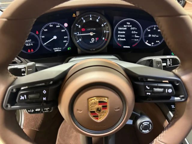 Porsche 992 4 Cabrio GTS Targa