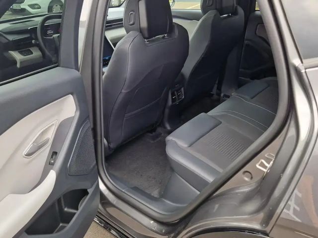 Ford Capri Premium RWD