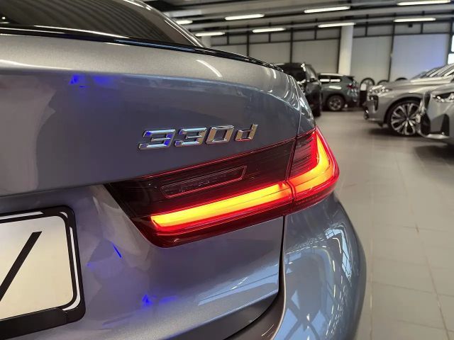BMW 330 330d M-Sport Sedan