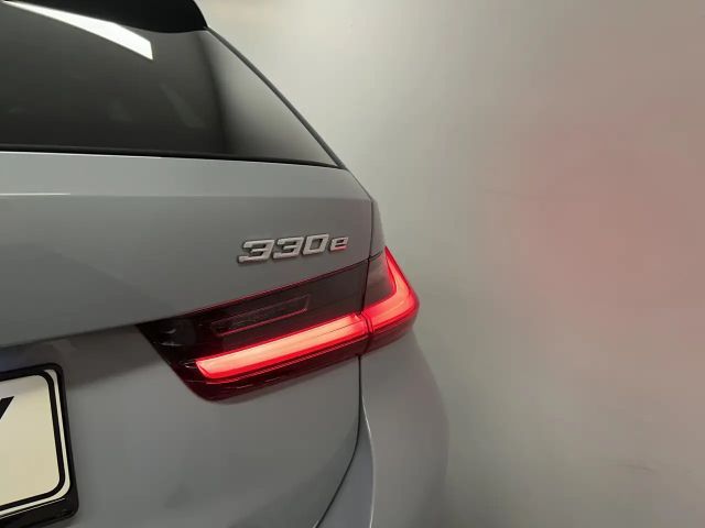 BMW 330 330e M-Sport Touring xDrive