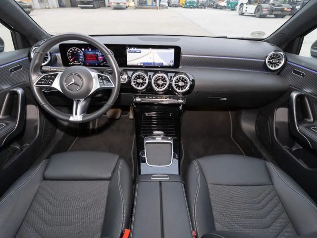 Mercedes-Benz A 200 Hatchback