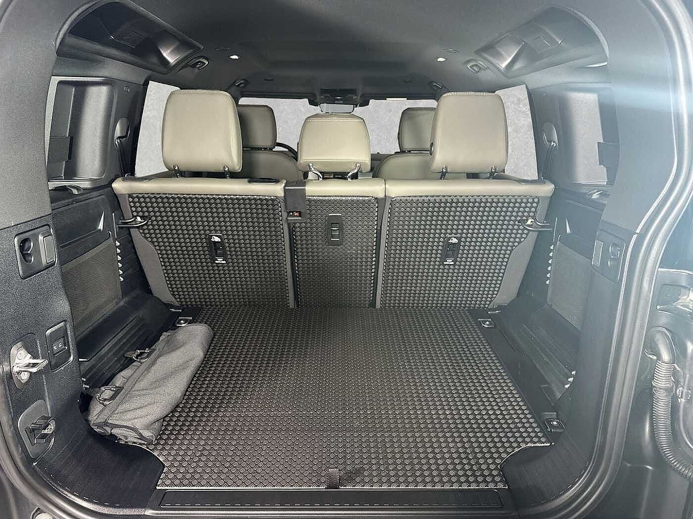 Land Rover Defender 110 SE