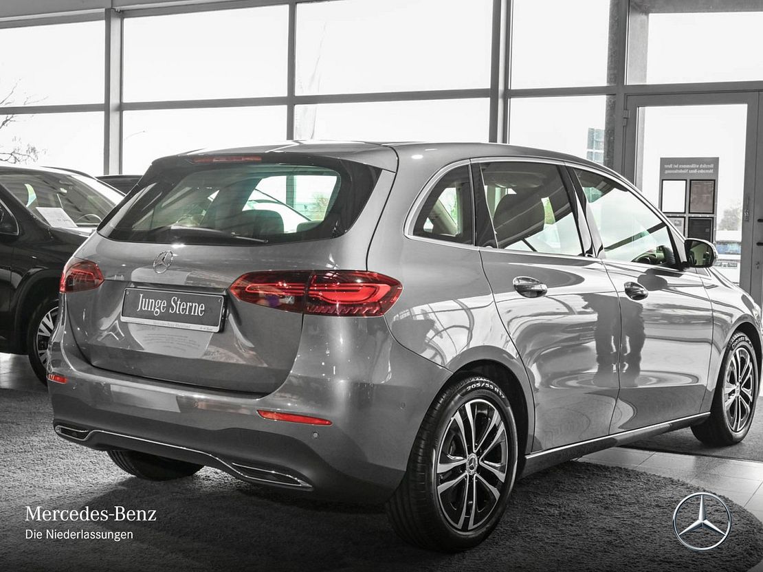 Mercedes-Benz B 220 B 220 d Sedan