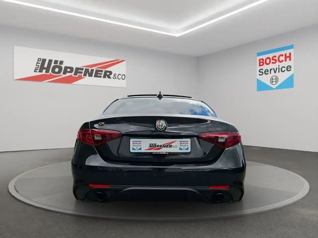 Alfa Romeo Giulia Q4 Turbo