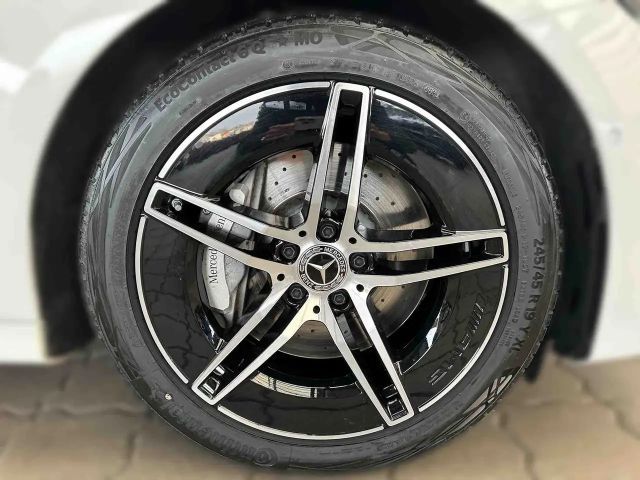 Mercedes-Benz E 220 AMG Line E 220 d Sedan