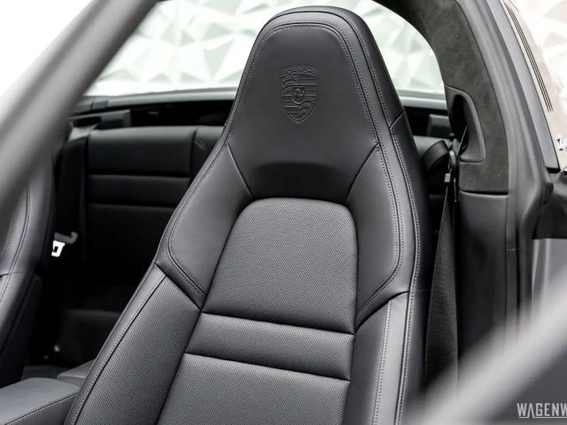 Porsche 992 4 Cabrio Targa