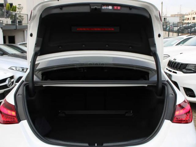 Mercedes-Benz C 200 AMG Line Sedan