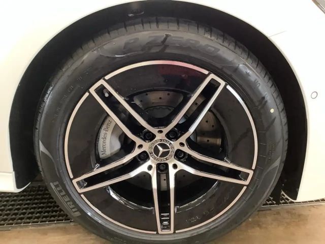 Mercedes-Benz E 200 AMG Line Sedan