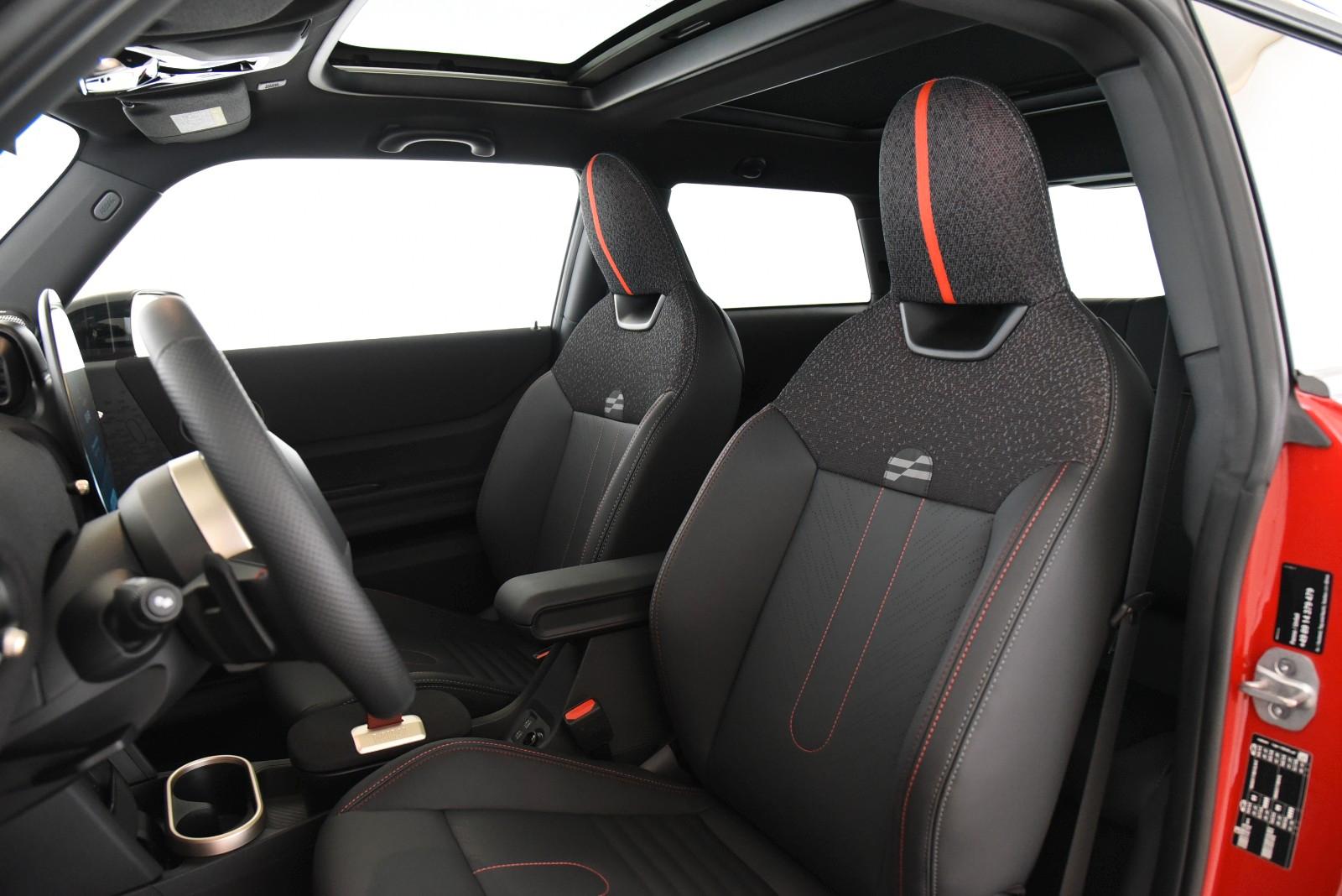 MINI Cooper John Cooper Works