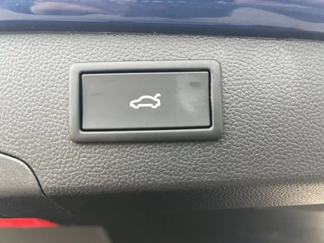 Volkswagen Passat 1.5 eTSI DSG R-Line Variant