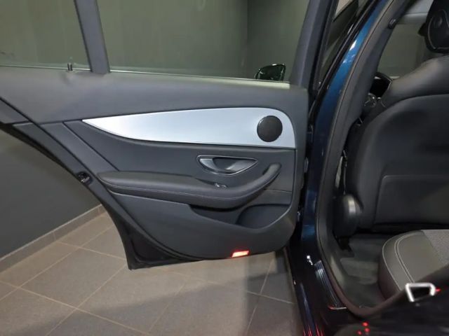 Mercedes-Benz E 220 AVANTGARDE E 220 d Sedan