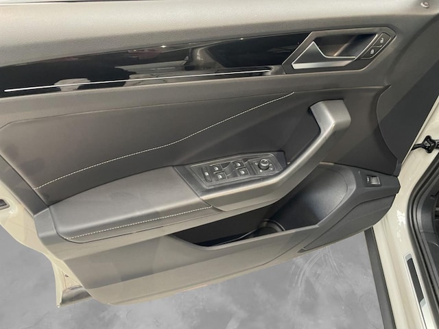 Volkswagen T-Roc 1.5 TSI DSG R-Line