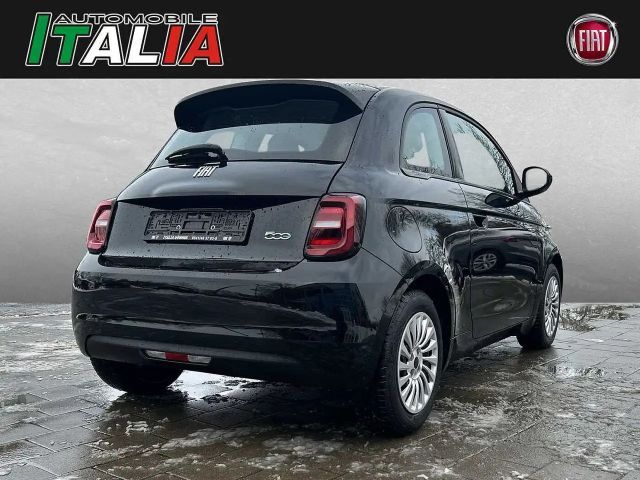 Fiat 500e Action
