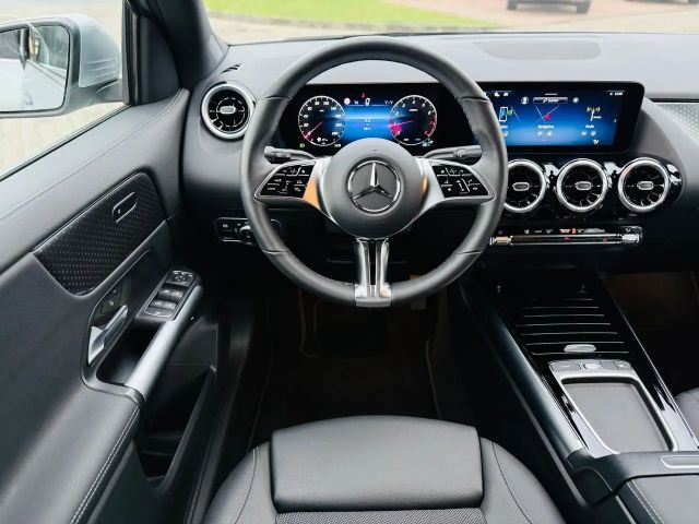 Mercedes-Benz GLA 200 Progressive Sedan