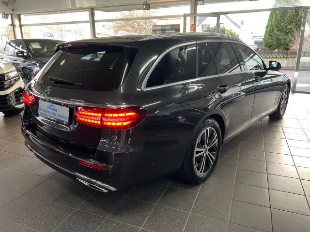 Mercedes-Benz E 220 AVANTGARDE E 220 d Estate