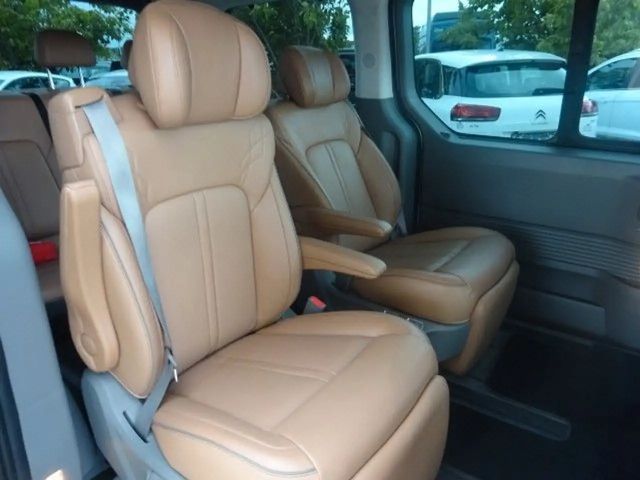 Hyundai Staria Signature
