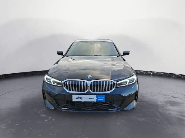 BMW 320 320i M-Sport Sedan xDrive