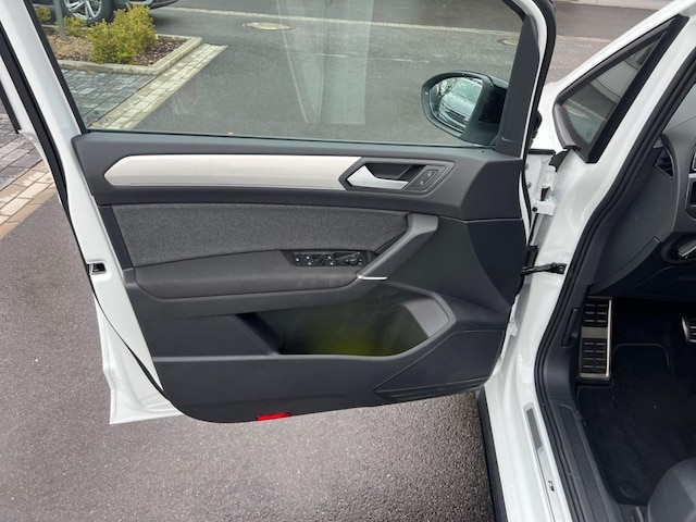 Volkswagen Touran 1.5 TSI DSG R-Line