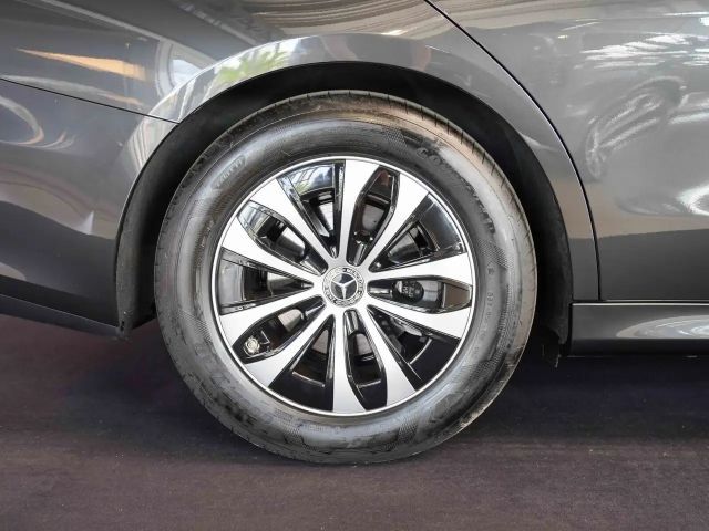 Mercedes-Benz E 220 AVANTGARDE E 220 d Estate