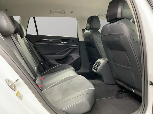 Volkswagen Passat 1.5 eTSI Business DSG