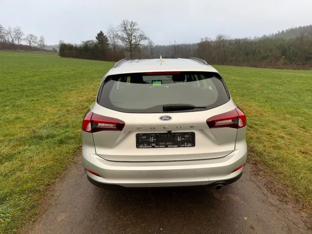 Ford Focus Cool & Connect Wagon