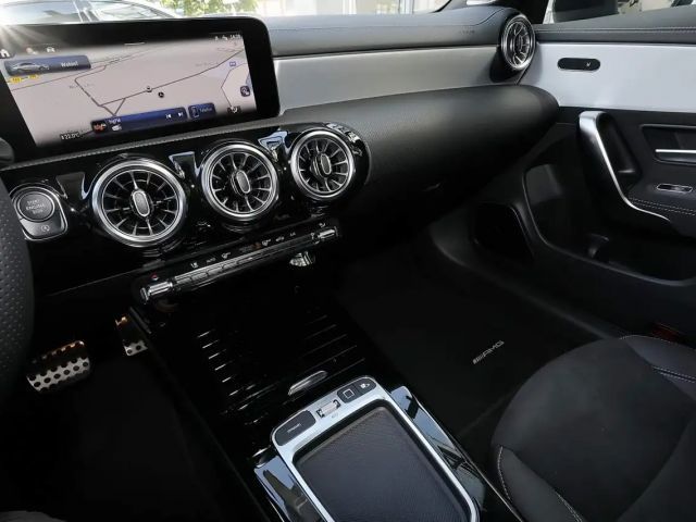 Mercedes-Benz CLA 200 AMG Line Coupé