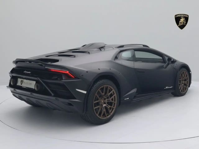 Lamborghini Huracan n Sterrato MY24 I NERO NEMESIS MATT I AD PERSONAM I