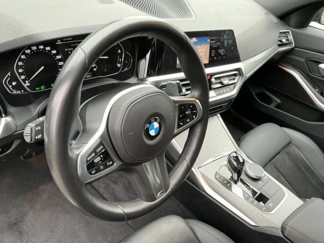 BMW 320 320i M-Sport Sedan