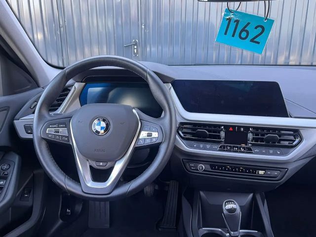 BMW 118 118i 5-deurs Sedan