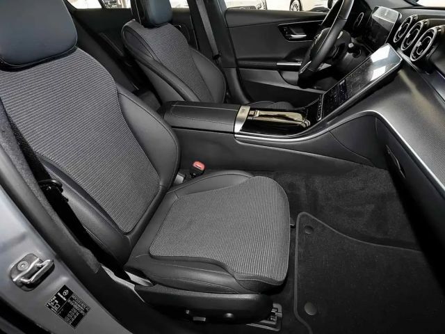 Mercedes-Benz C 180 AVANTGARDE Sedan