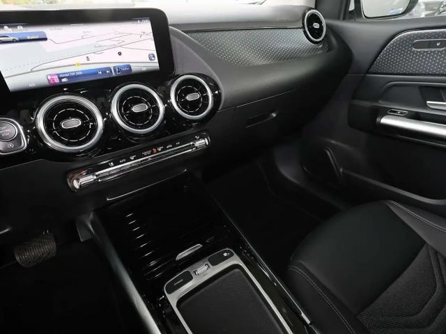 Mercedes-Benz B 200 Sedan