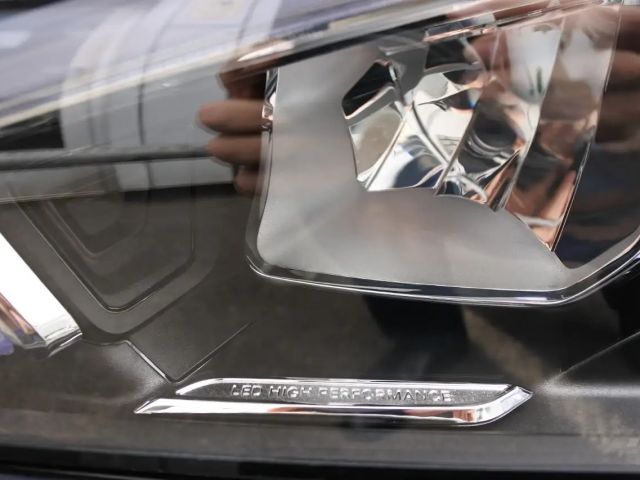 Mercedes-Benz CLA 200 AMG Line Sedan
