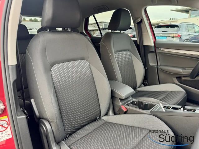 Volkswagen Golf 1.5 eTSI DSG