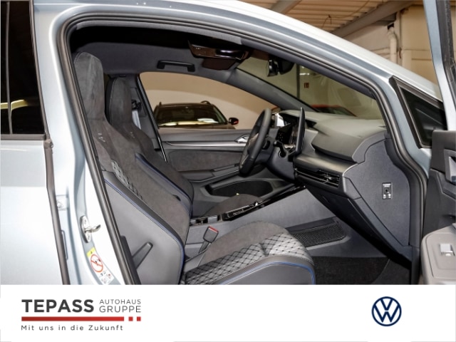 Volkswagen Golf 1.5 eTSI R-Line