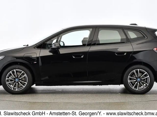 BMW 230 Sedan xDrive