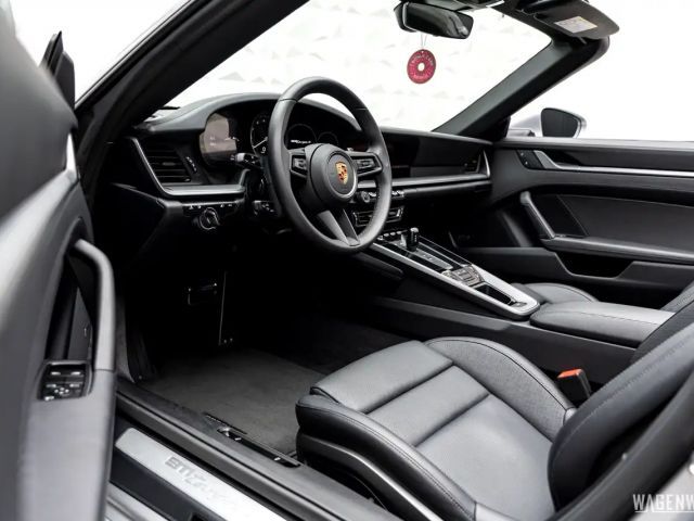 Porsche 992 4 Cabrio Targa
