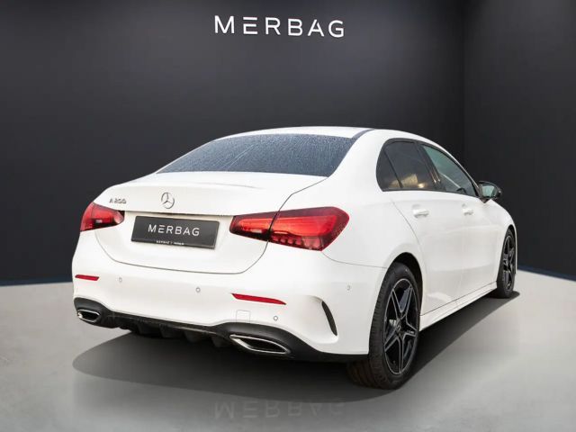 Mercedes-Benz A 200 Limousine Pano SpurW W-Paket S-Sitz LED