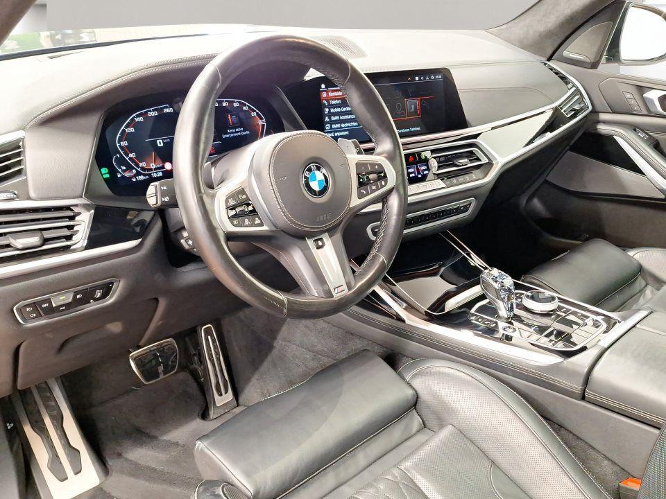 BMW X7 M50i