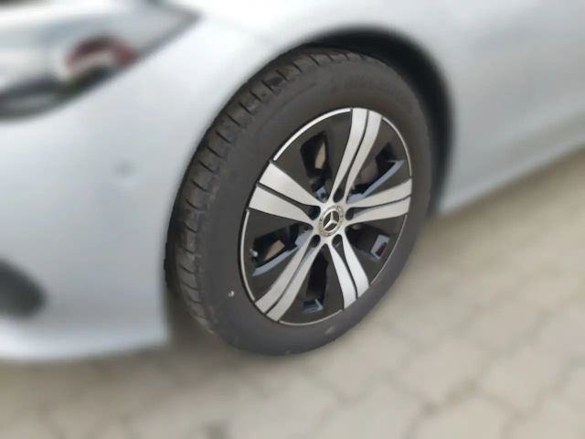 Mercedes-Benz C 200 C 200 d Sedan