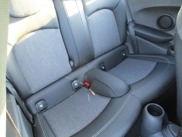 MINI Cooper Cooper Classic Trim Aut/NAVI/LED/PA/Sportsitze