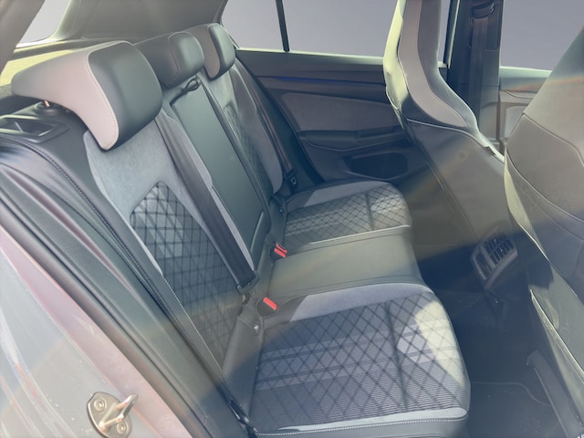 Volkswagen Golf 2.0 TDI DSG Golf VIII R-Line