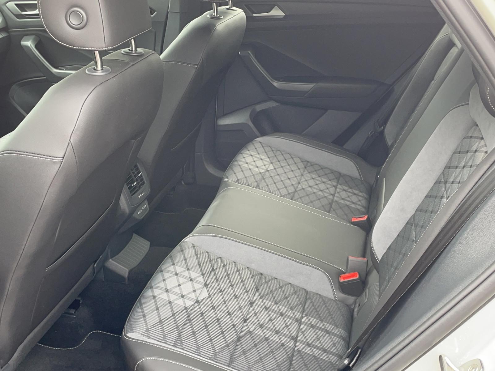 Volkswagen T-Roc 1.5 TSI DSG R-Line