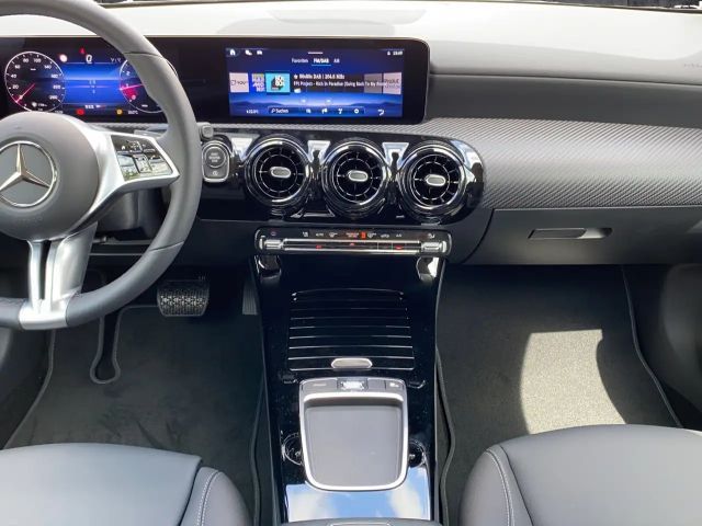 Mercedes-Benz A 180 A 180 KAMERA+TEMPO+MBUX+SPUR/BREMS+NAVI+LED+SHZ