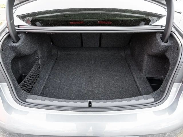 BMW 320 320i M-Sport Sedan