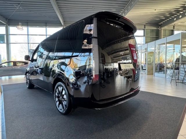 Hyundai Staria Signature