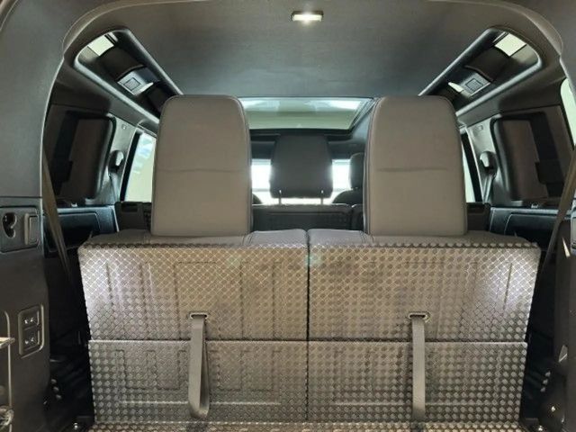 Land Rover Defender 110 D300 SE