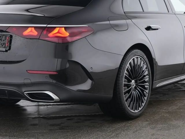 Mercedes-Benz E 200 AMG Line Sedan