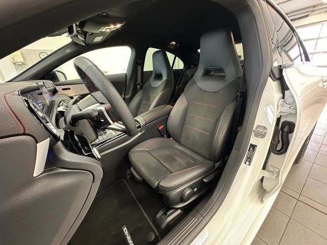 Mercedes-Benz CLA 200 AMG Line Coupé