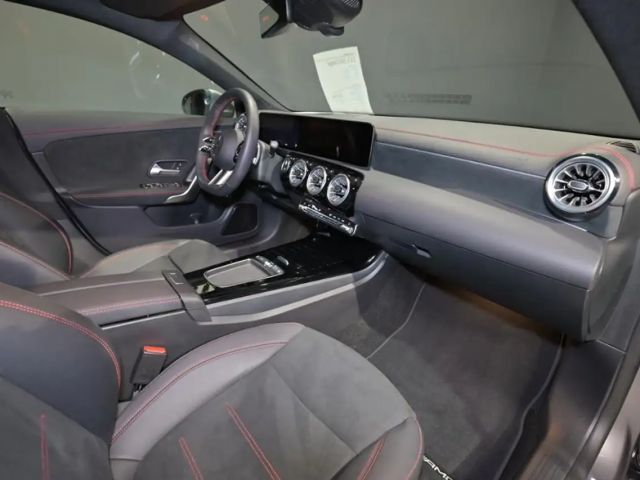 Mercedes-Benz CLA 200 AMG Line Coupé