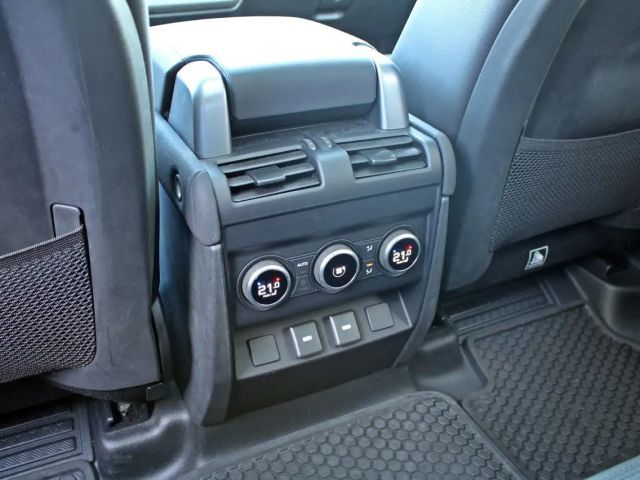 Land Rover Defender 110 Dynamic SE